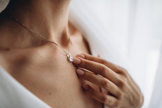 Le pouvoir des accessoires : Comment transformer une tenue basique en un look tendance