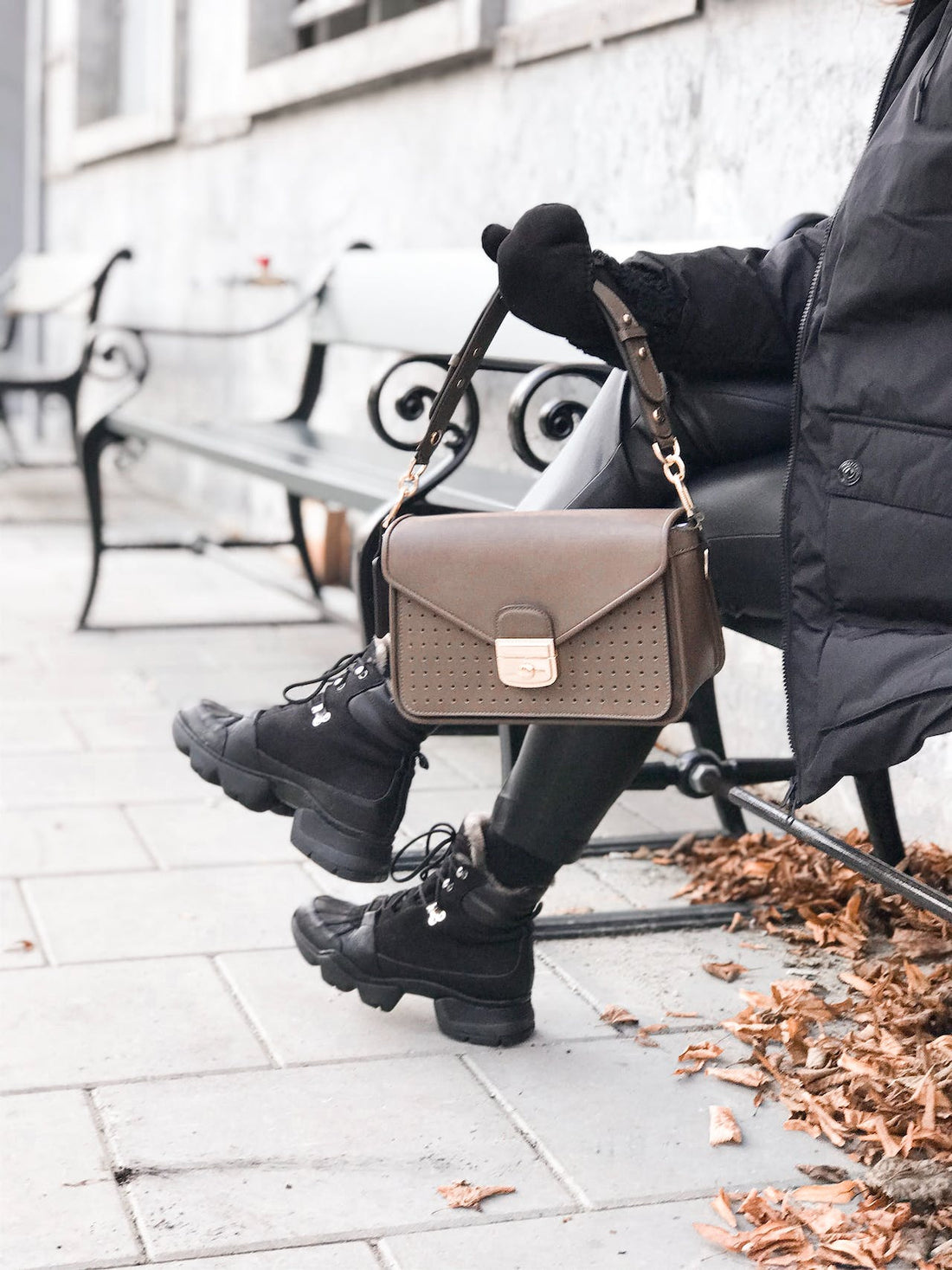 Les Mitaines : Accessoire Tendance et Pratique pour Affronter l'Hiver avec Style
